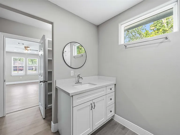 8129 Linda Vista Rd — Photo 15