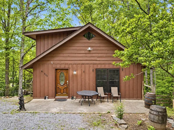425 Hemlock Ln, Sevierville, TN 37876