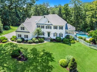 21 Schoolhouse Pl, Ridgefield, CT 06877