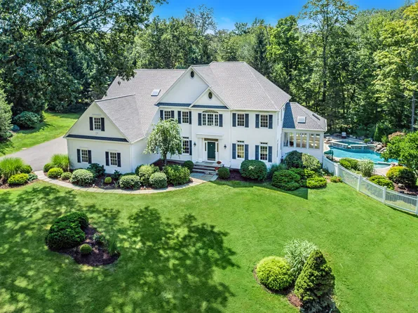 21 Schoolhouse Place, Ridgefield, CT 06877