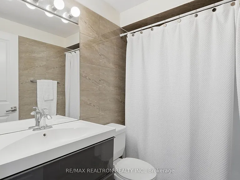 117 Cardinal Cres #UPPER — Photo 25