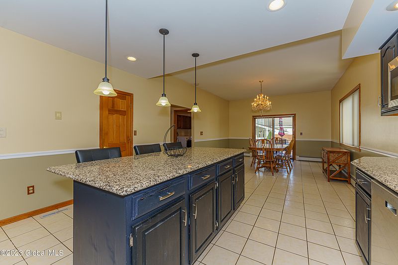 5th image of 1107 Laura Street