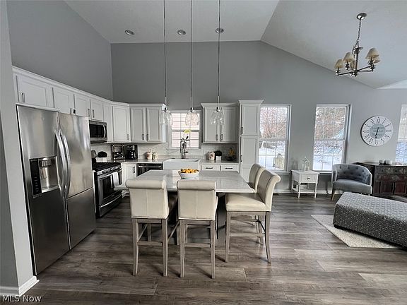 3rd image of 33299 Ambleside Dr