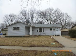 281 Martin Dr, South Elgin, IL 60177