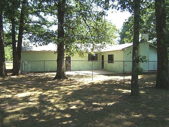 Rear w/ fenced back yard