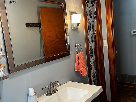 5th image of 2825 Sangamon Ave