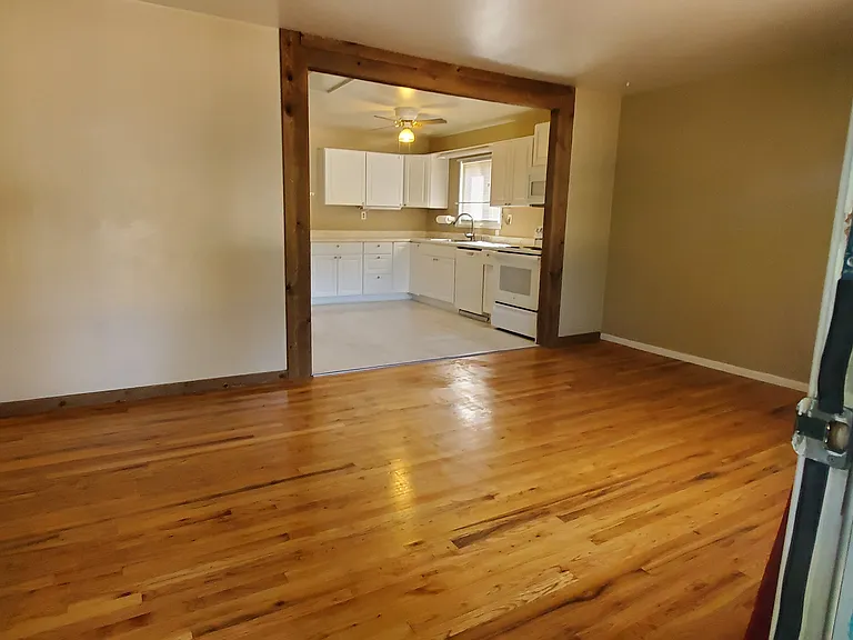 1013 Florence Ave — Photo 5