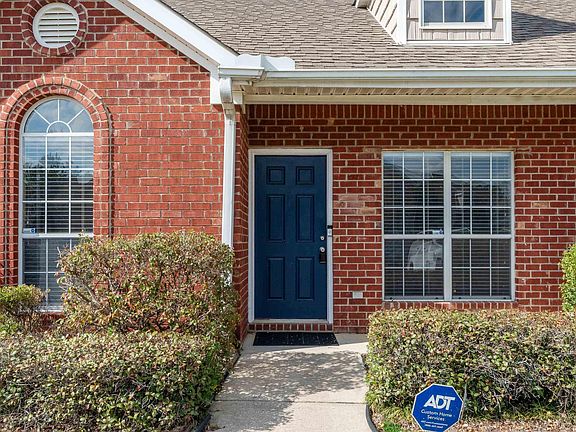 3rd image of 136 Waterford Lake Dr