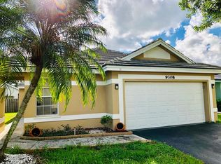 9308 Arborwood Cir, Davie, FL 33324