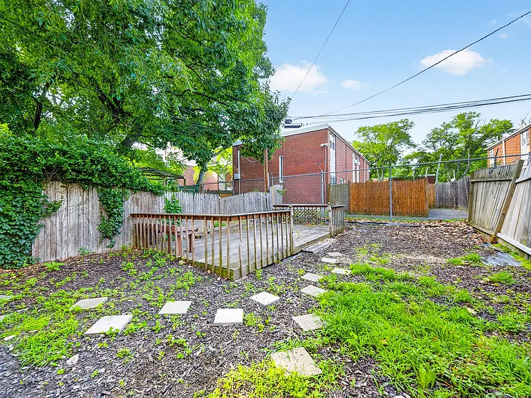 38 Catawba St — Photo 11