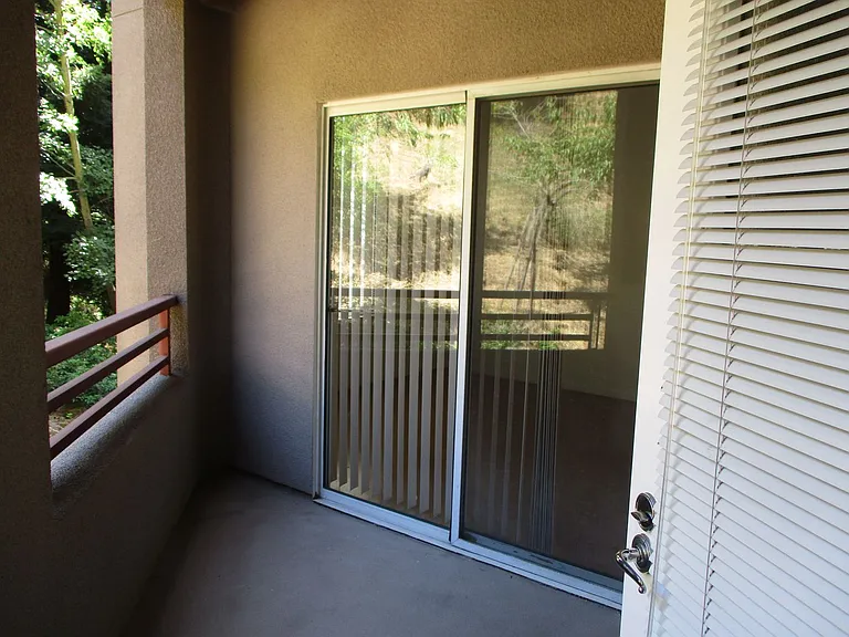 200 Caldecott Ln #113 — Photo 19