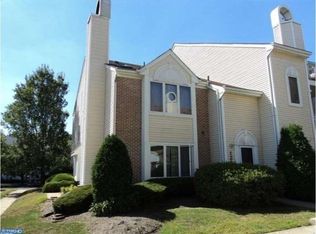 122 Pamela Ct, Levittown, PA 19057