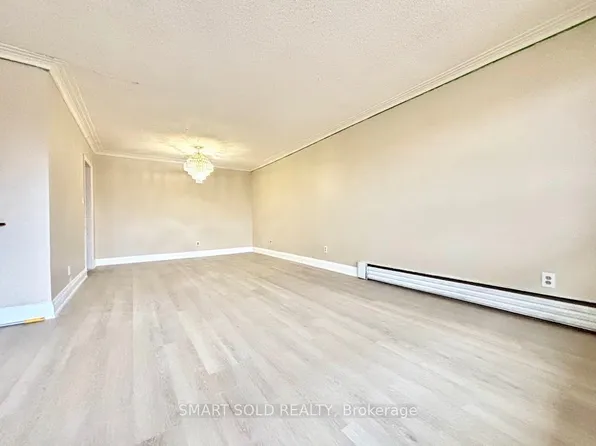 65 Garthdale Ct #2, Toronto, ON M3H 5P7