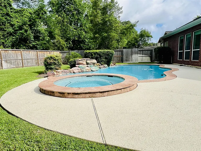 23703 Banning Point Ct — Photo 28