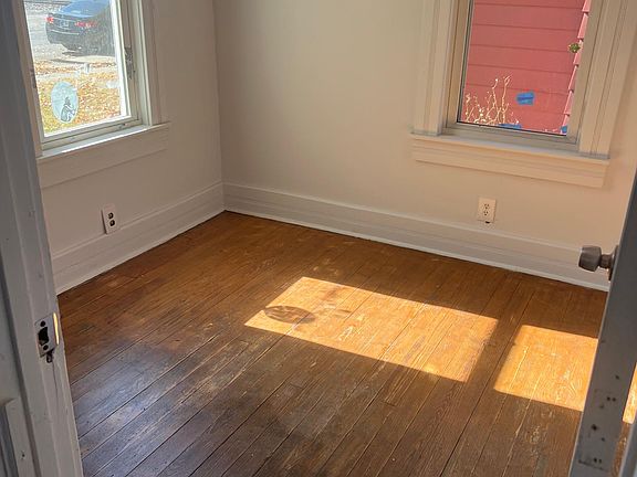 4th image of 524 W 7th St