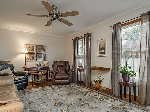 3rd image of 111 Gresham Dr