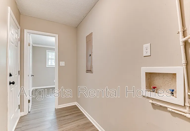 2328 Prague Ct — Photo 15