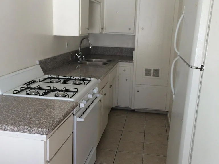 407 Violet Ave — Photo 3