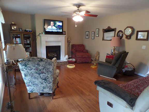 4th image of 1035 Heathwood West Dr
