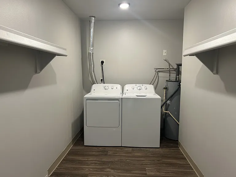 Woodland Villa Apartments — Photo 32