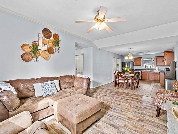 4th image of 512 Saunders Dr
