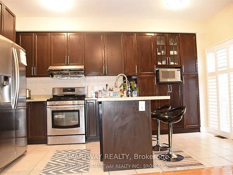 495 Meadowridge Ct — Photo 2
