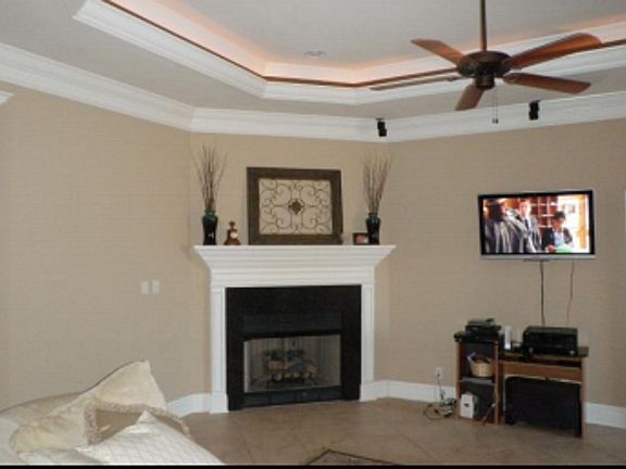 Family Room w/ Gas Fireplace