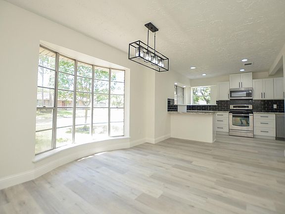 4th image of 11926 Meadowdale Dr
