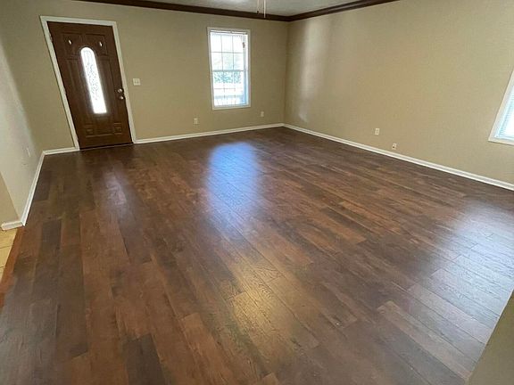 3rd image of 15 Ashwood Dr