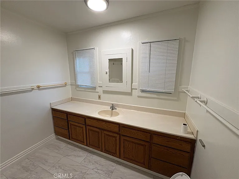 894 S Los Robles Ave — Photo 18