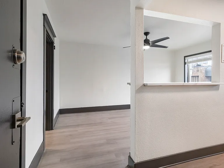 Kensington Apartments — Photo 54
