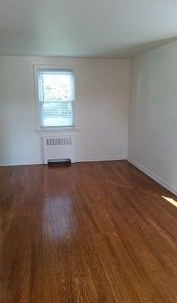 3rd image of 172 Eldridge Ave