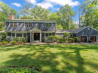 108 Dogwood Ct, Stamford, CT 06903