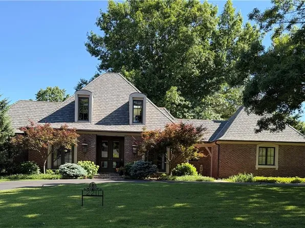 2211 W 69th Ter, Mission Hills, KS 66208