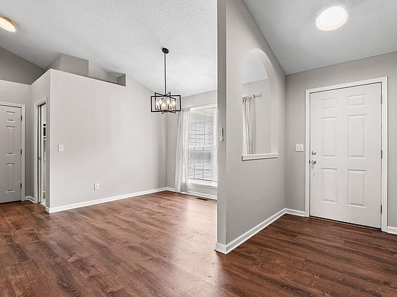 3rd image of 500 Lake Lennox Dr