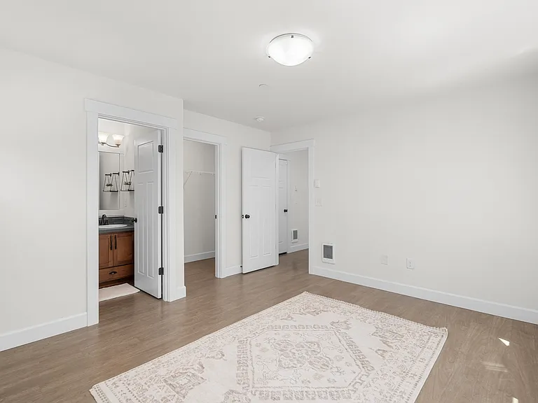 1382 Chelsea Walk NE — Photo 27