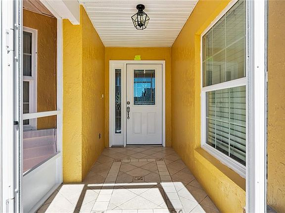 3rd image of 3320 Pineridge Cir