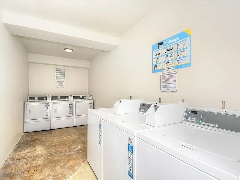 375 Termino Ave — Photo 12