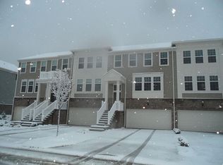 5935 N Pointe Dr, Cleveland, OH 44124