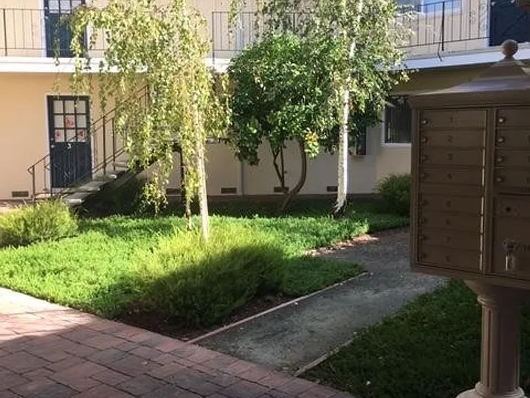 4860 Northlawn Dr — Photo 1