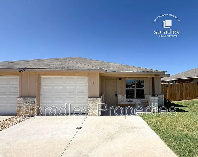 1047B Edwards Dr