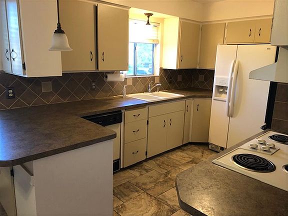 4th image of 1370 Merrett Dr