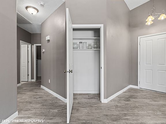 5th image of 938 Jensen Dr