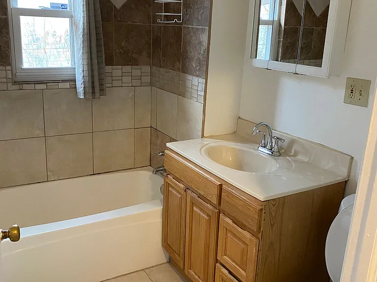1100 Valdes Ave — Photo 6