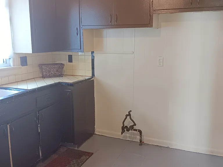 15460 Greydale St — Photo 3