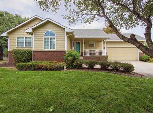 127 Peachwood Dr, Haysville, KS 67060