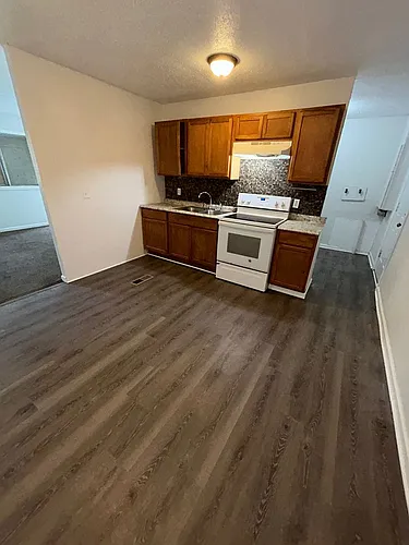 1706 Andrews Dr Photo 1