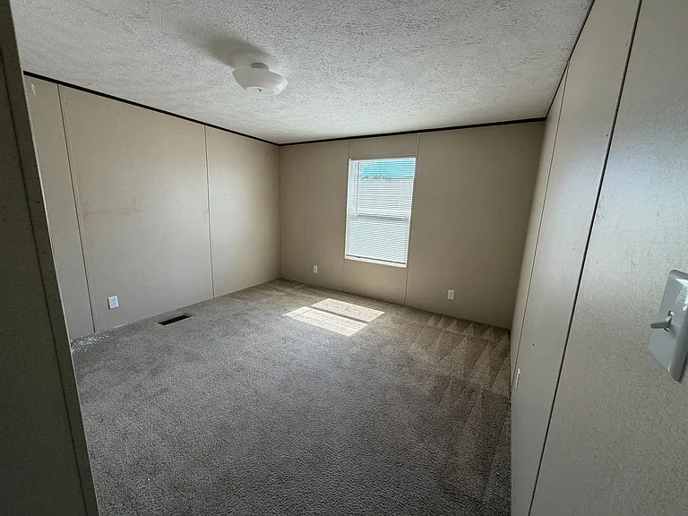 105 Foster Ferry Dr — Photo 11