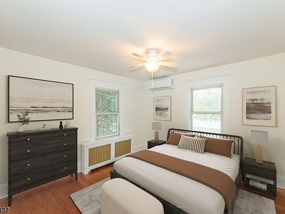 4th image of 69 W Hanover Ave