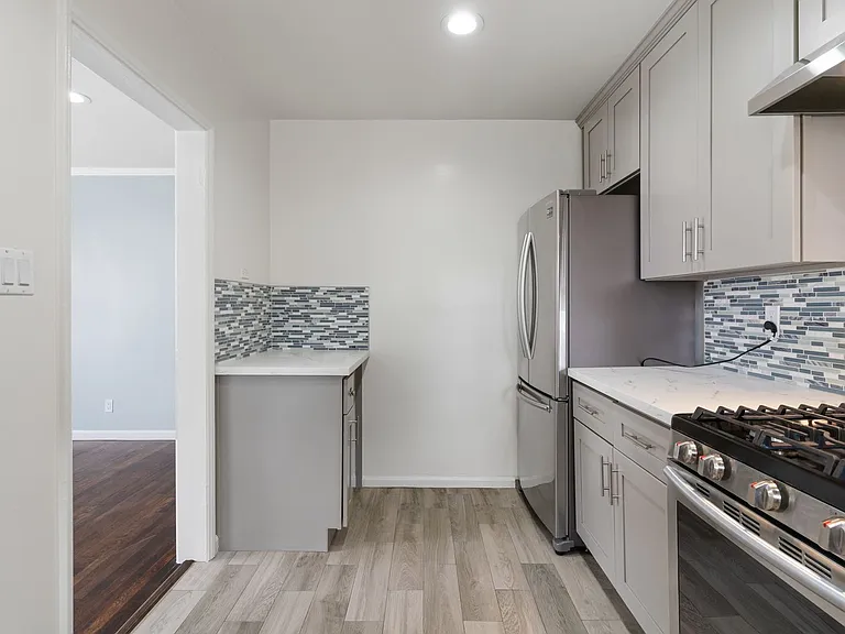 2104 E Florida St — Photo 11